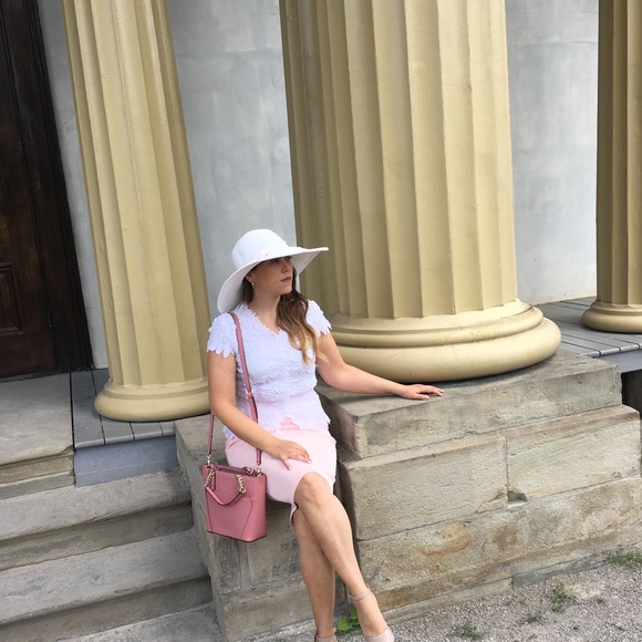 Meet your Posher, Sanja - Picture 1 of 2